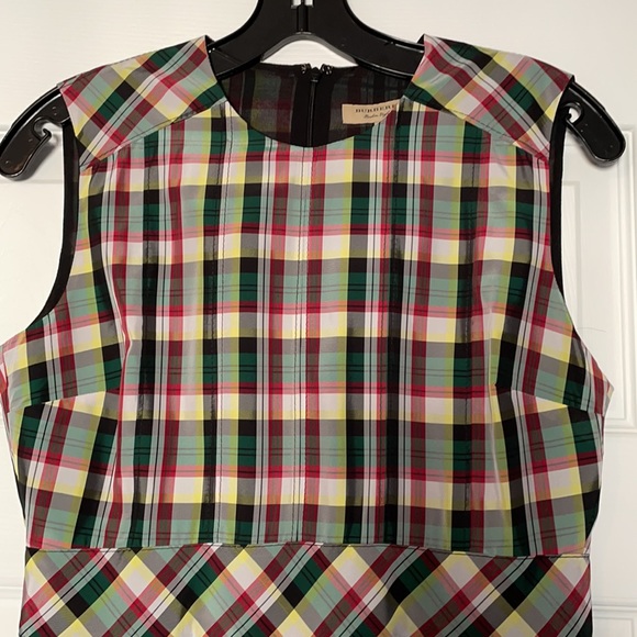 ☀️Host Pick☀️Burberry dress - Sleeveless Pleated, Georgette - Picture 5 of 10